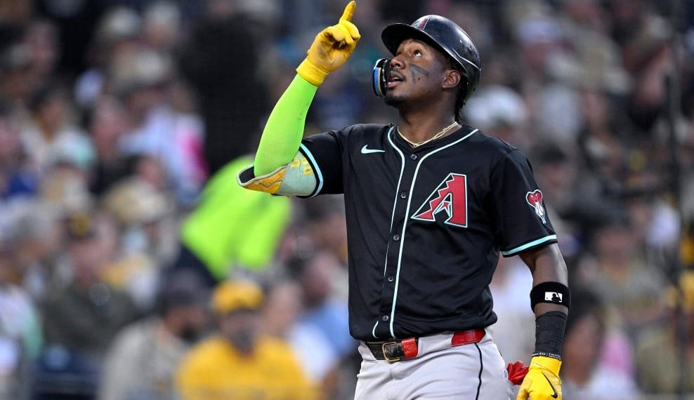 Perdomo impulsa triunfo clave en la victoria 700 de Lovullo al frente de Arizona