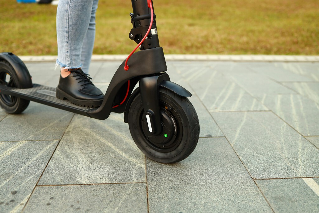 Persecución de película: Patinete eléctrico modificado a 104 km/h interceptado en Benidorm