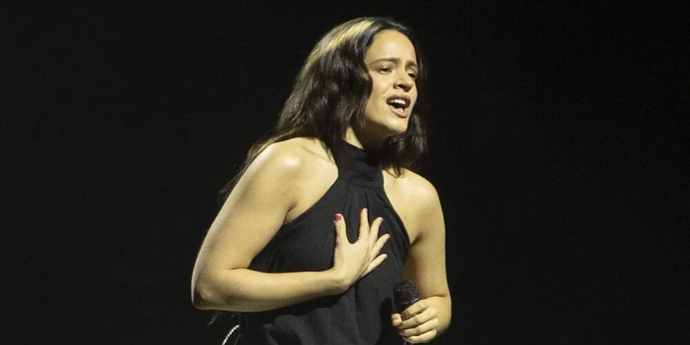 Rosalía dedica "Eres mi perla favorita" a Tokischa en emotivo reencuentro durante concierto