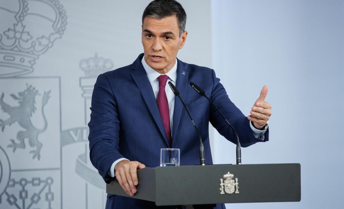 El Gobierno Español Asigna Más de 46.000 Euros a Servicios de Maquillaje y Peluquería