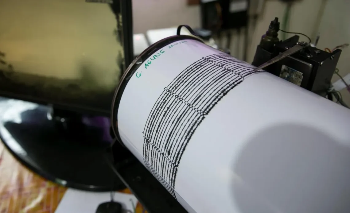 Fuerte Sismo de Magnitud 6.2 Impacta el Noreste de Indonesia