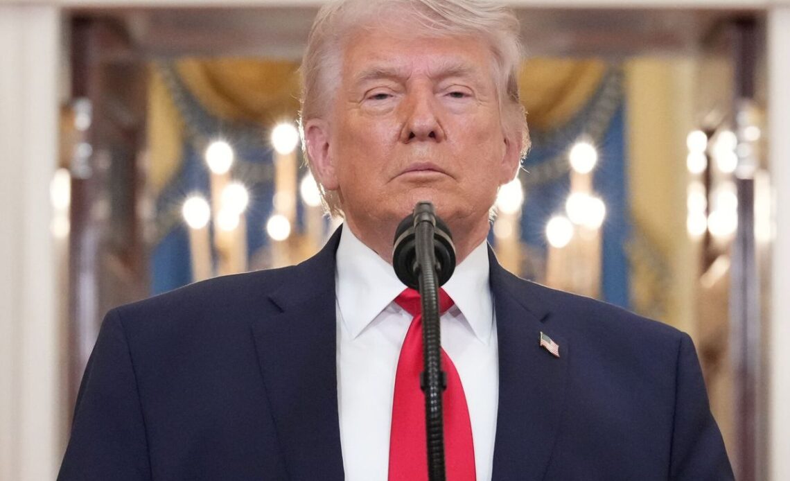 Trump Advierte a Irán con Destrucción de Instalaciones si Ataca Naves en Ormuz