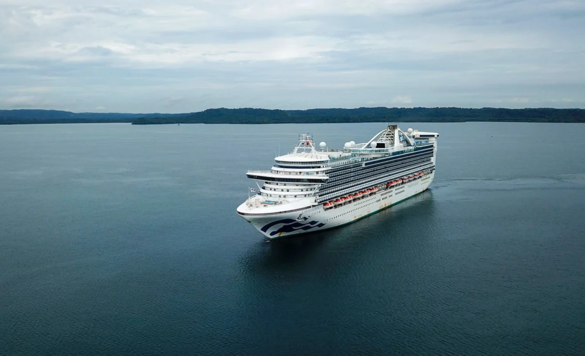 Más de 100 Personas Aisladas en un Crucero Estadounidense por Sospecha de Norovirus