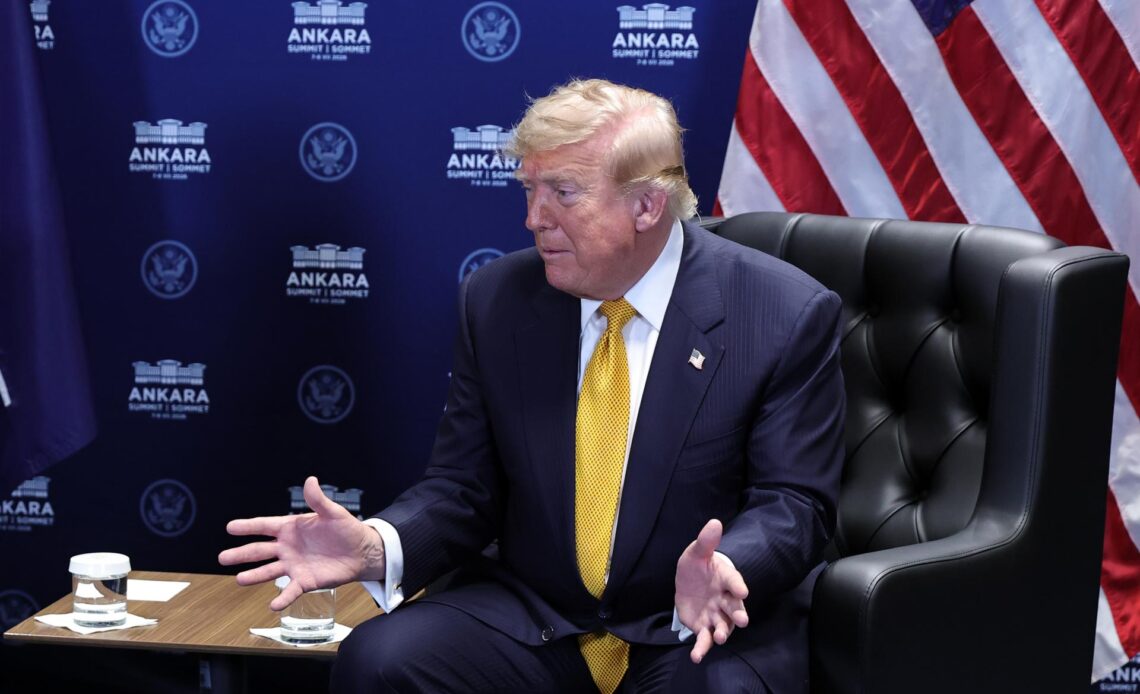 Donald Trump Califica a España de "Causa Perdida" y Propone Interrumpir Relaciones Comerciales