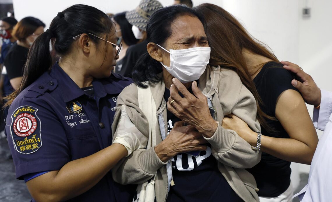 Aumentan a 30 las Víctimas Mortales por Incendio en Bar de Bangkok; 24 Heridos Críticos