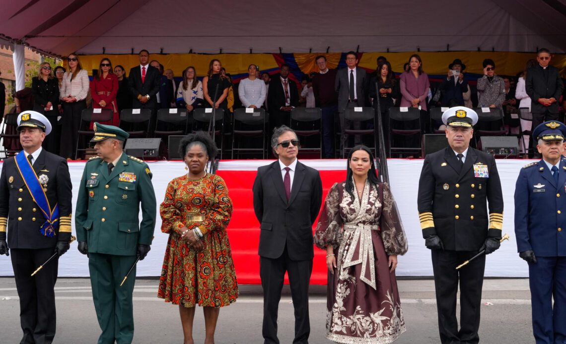 Gustavo Petro Sugiere un Retorno al Poder al Despedirse Temporalmente de la Presidencia