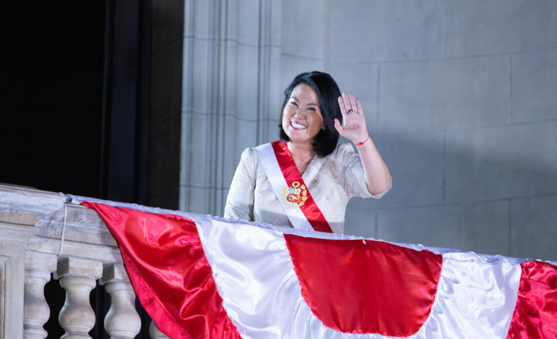 Keiko Fujimori Asume el Mando Supremo de las Fuerzas Armadas y la Policía Peruana