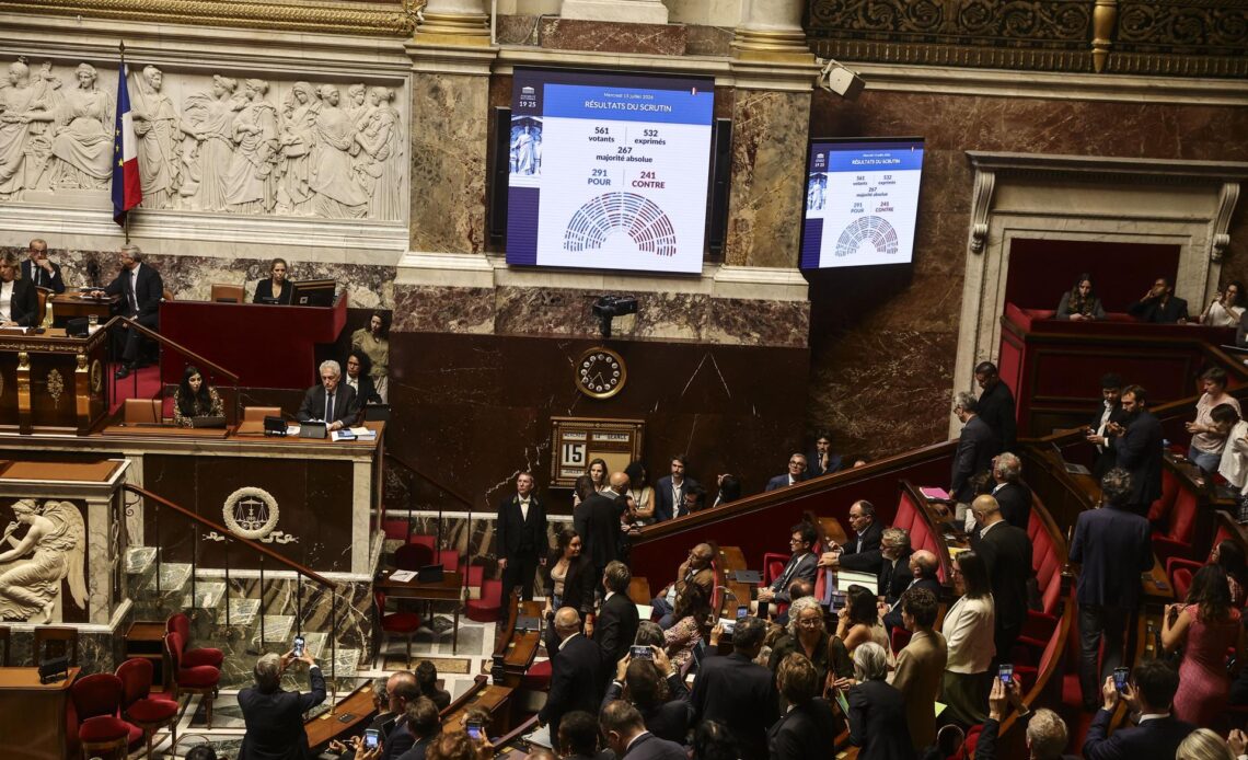 Francia Sanciona Ley Definitiva que Regula la Eutanasia y el Suicidio Asistido