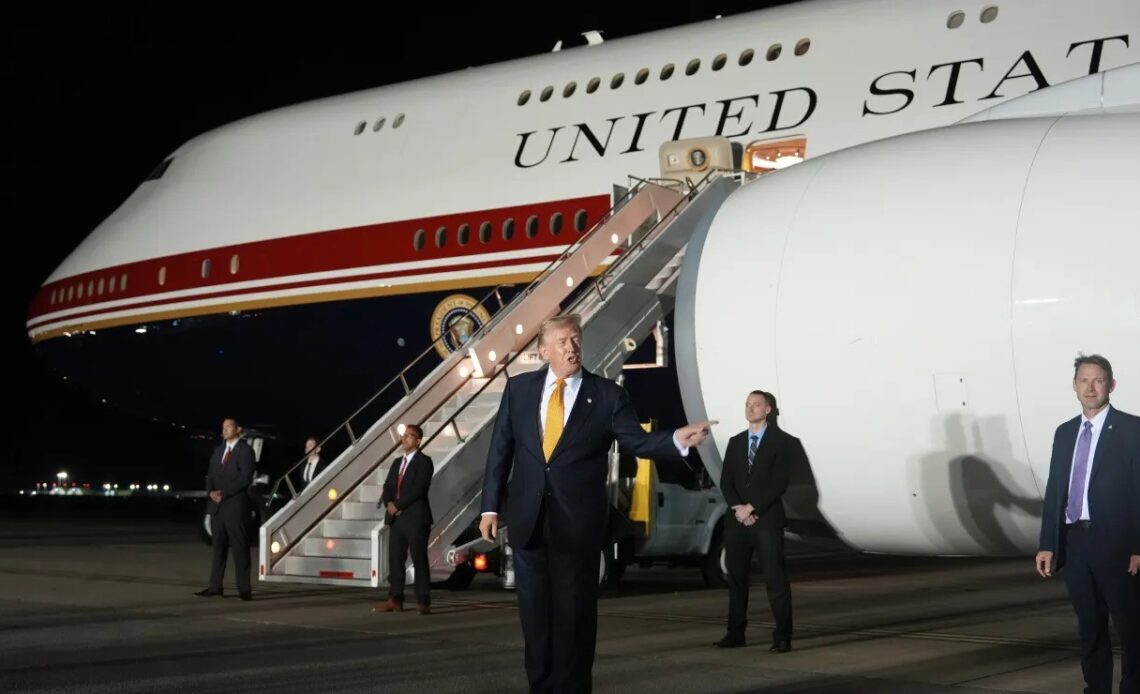 Periodistas del New York Times Convocados por Indagación sobre Filtraciones del Air Force One