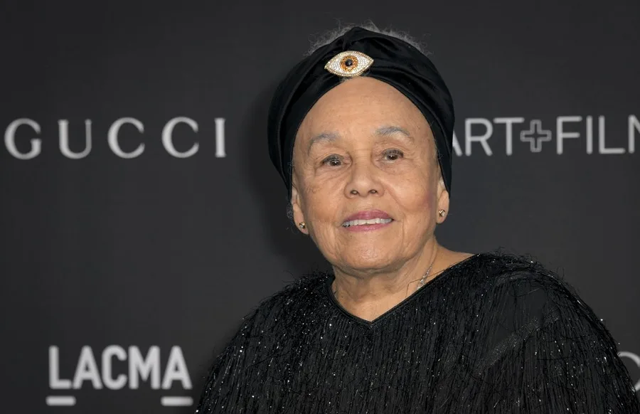 Fallece Betye Saar, la influyente artista que abordó el racismo en EE. UU. a través de su obra