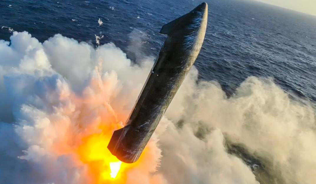 SpaceX Revela Fotografías del Descenso de la Starship en el Océano Índico