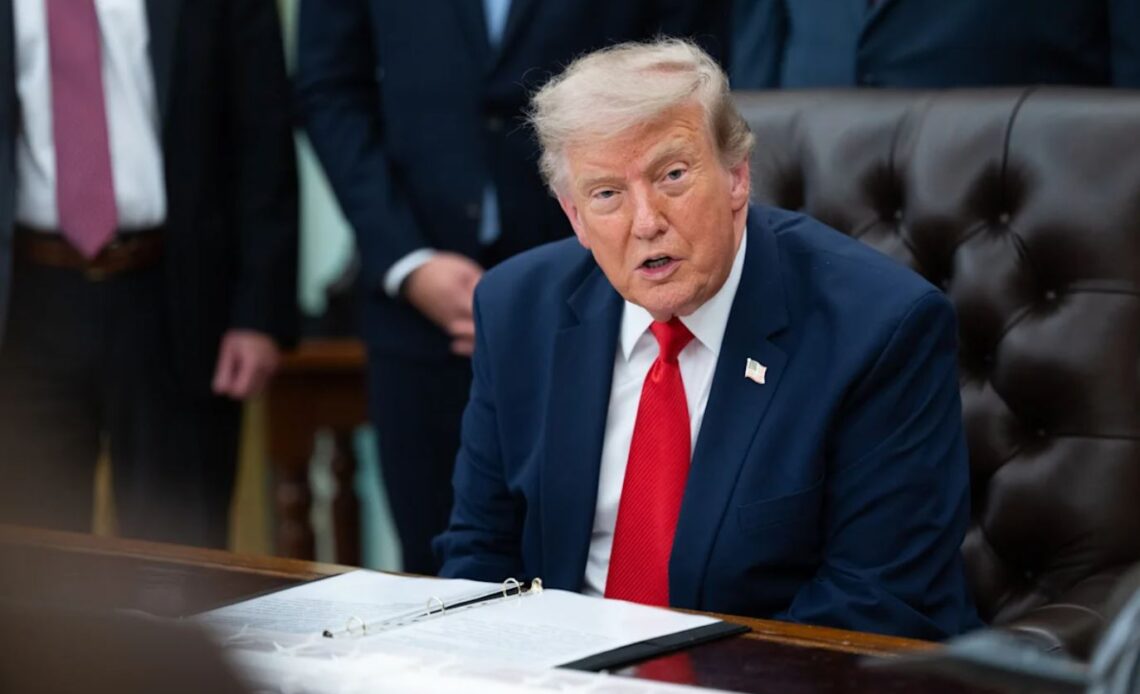 Trump Sugiere al Congreso Estadounidense Incluir Aranceles Adicionales en Sanciones Contra Irán