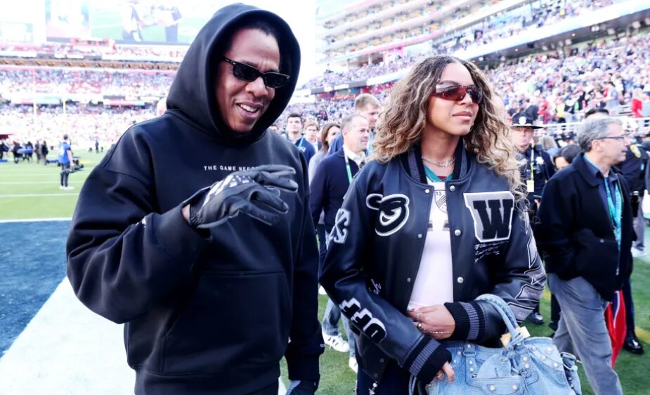 Beyoncé le corta el cabello a Jay-Z en el Yankee Stadium durante el 30 aniversario de «Reasonable Doubt»