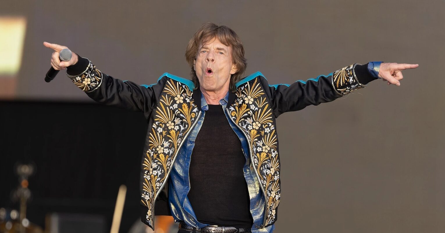 Mick Jagger de The Rolling Stones Responde a Comentarios de John Mulaney sobre su Carácter