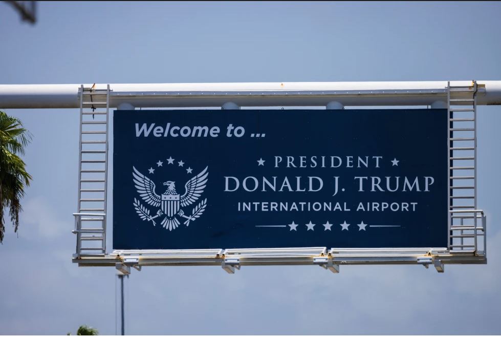 El Aeropuerto de Palm Beach Adopta Oficialmente el Nombre del Presidente Donald J. Trump