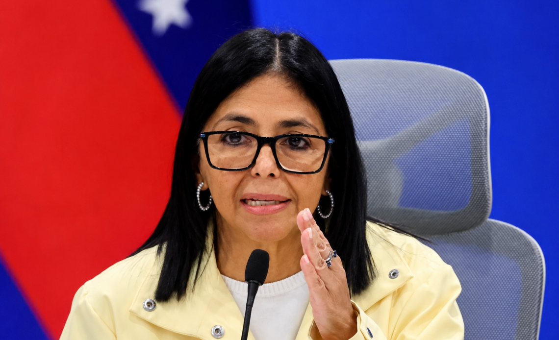 Gobierno de Trump Busca Desestimar Demanda contra Delcy Rodríguez en Florida