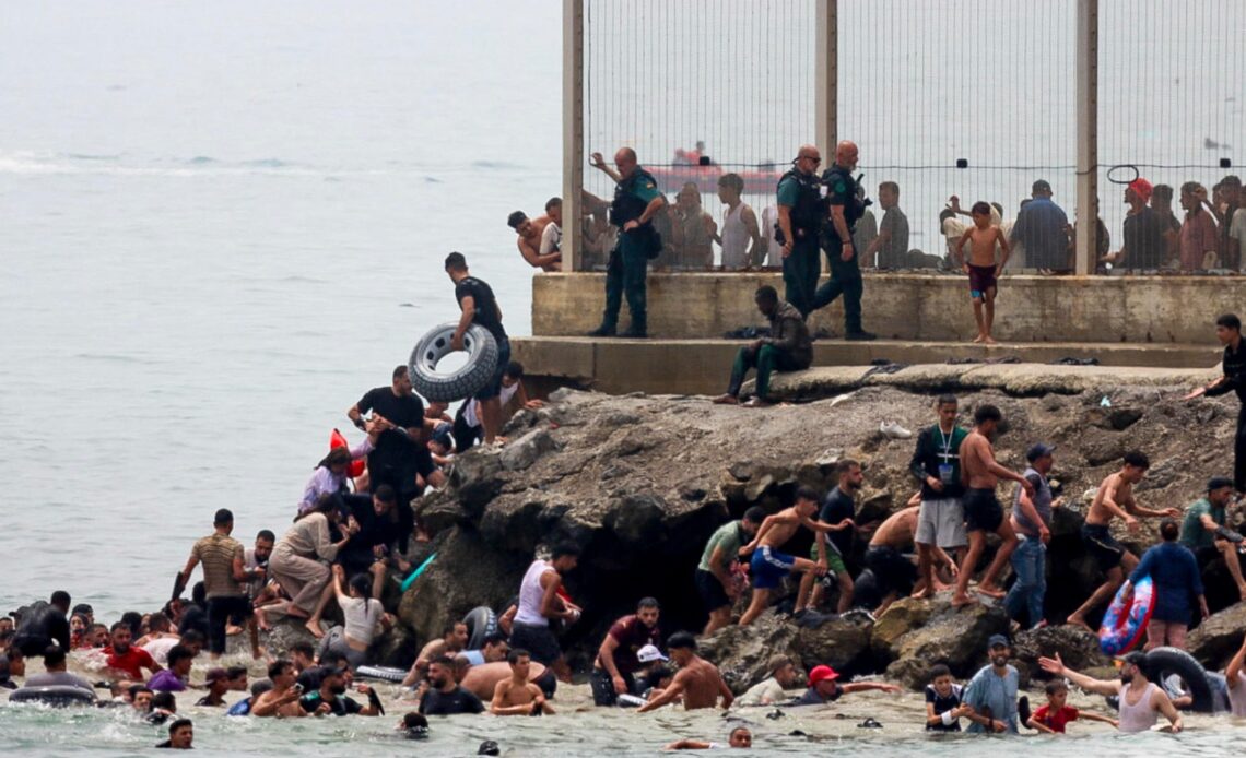 España y Marruecos pactan la devolución de migrantes irregulares en Ceuta