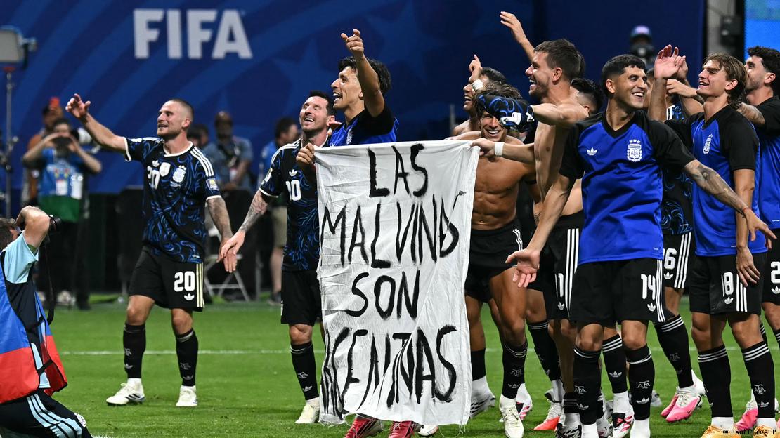 FIFA Podría Investigar a Argentina por Pancarta sobre las Islas Malvinas