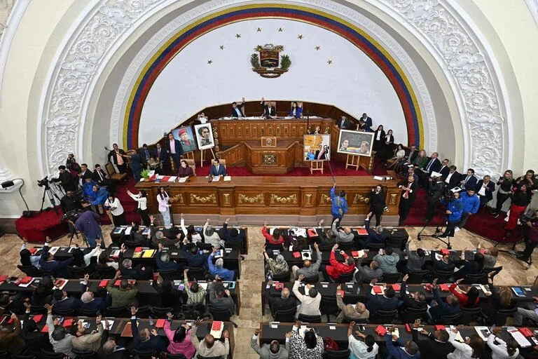 Gobierno y Oposición de Venezuela Presentan Plan para la Reinstitucionalización Democrática