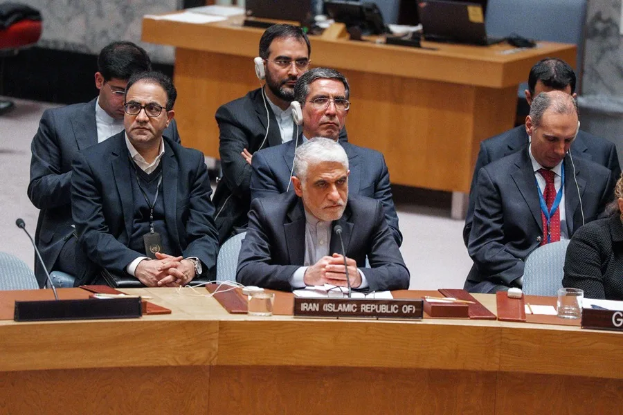 Irán acusa a EE.UU. de cometer "crímenes de guerra" por ataques a infraestructuras civiles ante la ONU