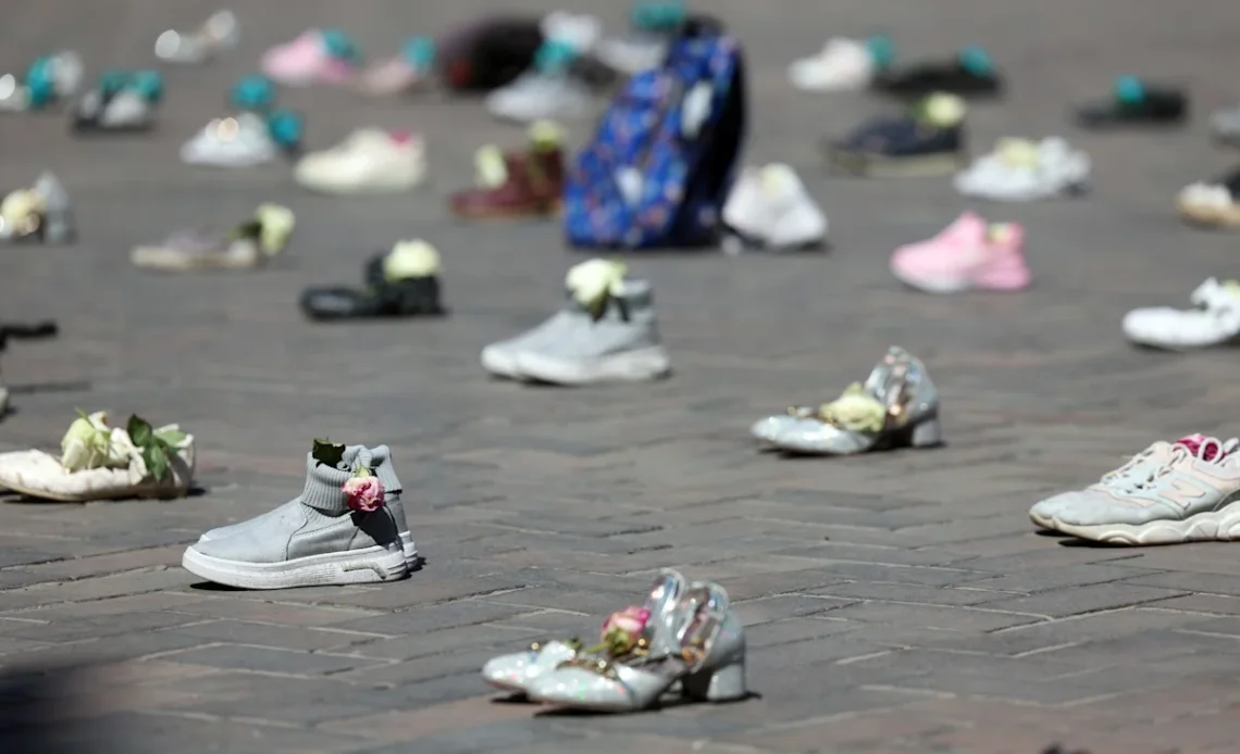Irán rinde homenaje a víctimas identificadas de ataque a escuela en Minab
