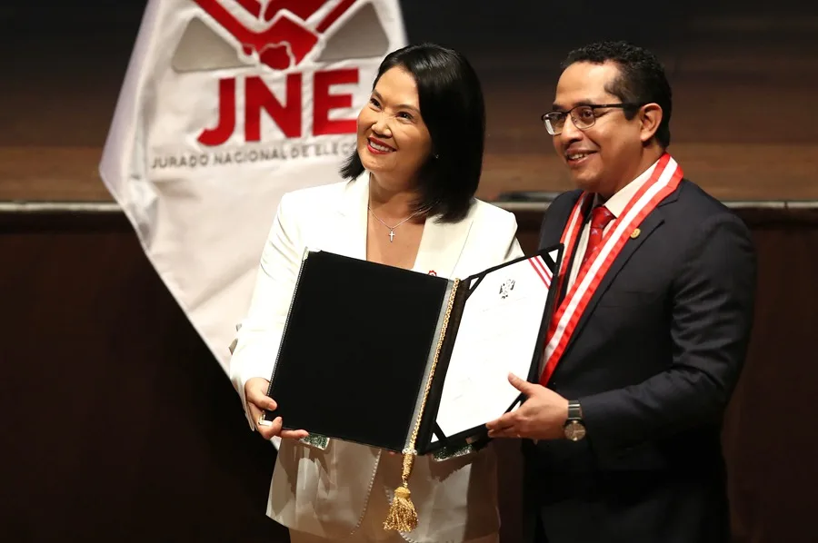 Keiko Fujimori Asume la Presidencia de Perú, Marcando el Retorno del Fujimorismo