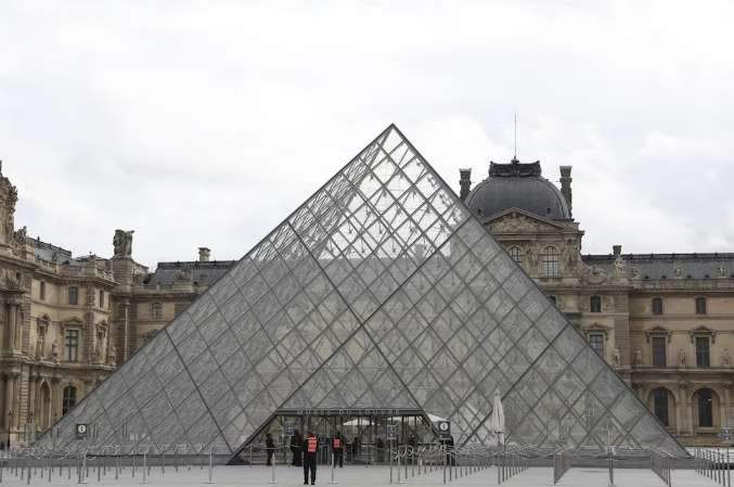 Autor del robo al Louvre lamenta el reducido botín y afirma que “se podría haber sustraído más”