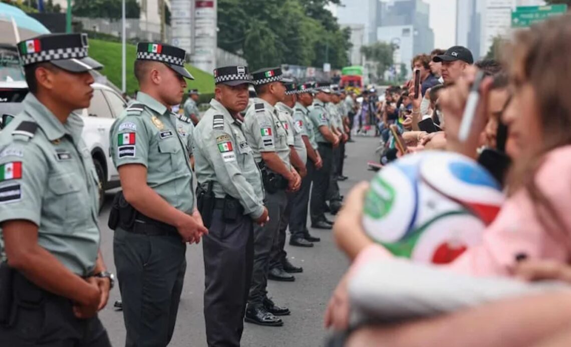 Aficionados Mexicanos Bajo Escrutinio por Protestas Nocturnas Frente a Hoteles de Selecciones Rivales en el Mundial