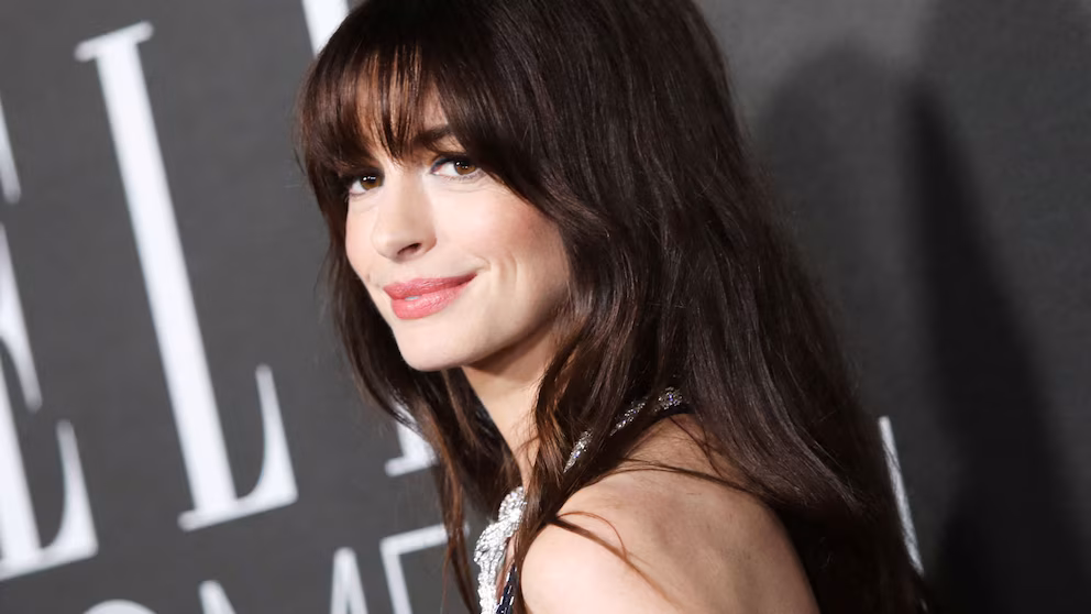 Anne Hathaway Declinó Papel en «Ligeramente Embarazada» por Escena de Parto Considerada Inapropiada para su Imagen Pública