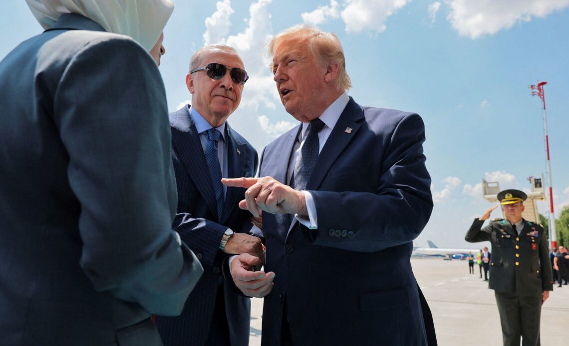 Donald Trump Asiste a la Cumbre de la OTAN en Turquía en Medio de Debates Clave