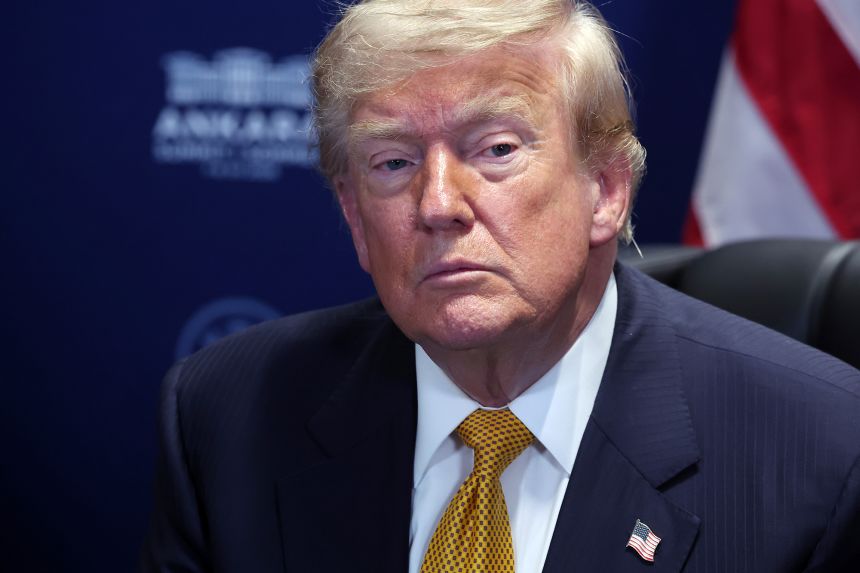 Trump Considera Retomar Diálogos con Irán, Condicionando la Apertura del Estrecho de Ormuz