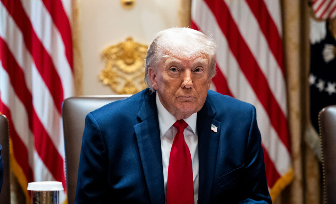 Jueza federal señala a Trump y sus letrados por uso indebido del sistema judicial en pleito contra el IRS