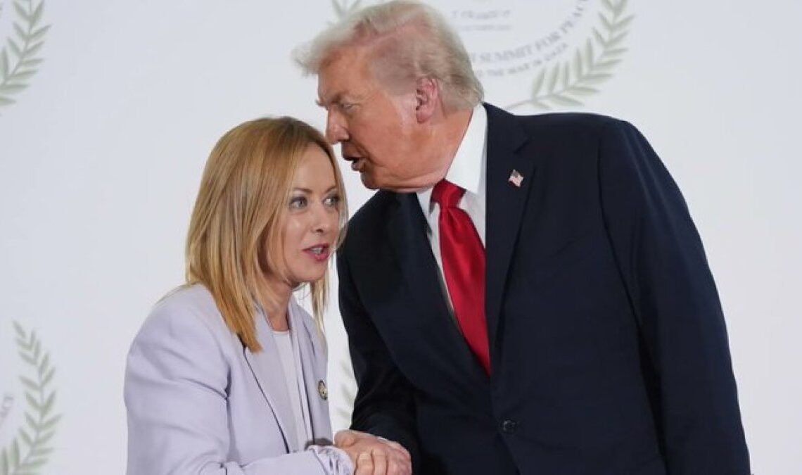 Trump Publica Foto con Meloni y Bromea sobre ''Orden de Alejamiento''