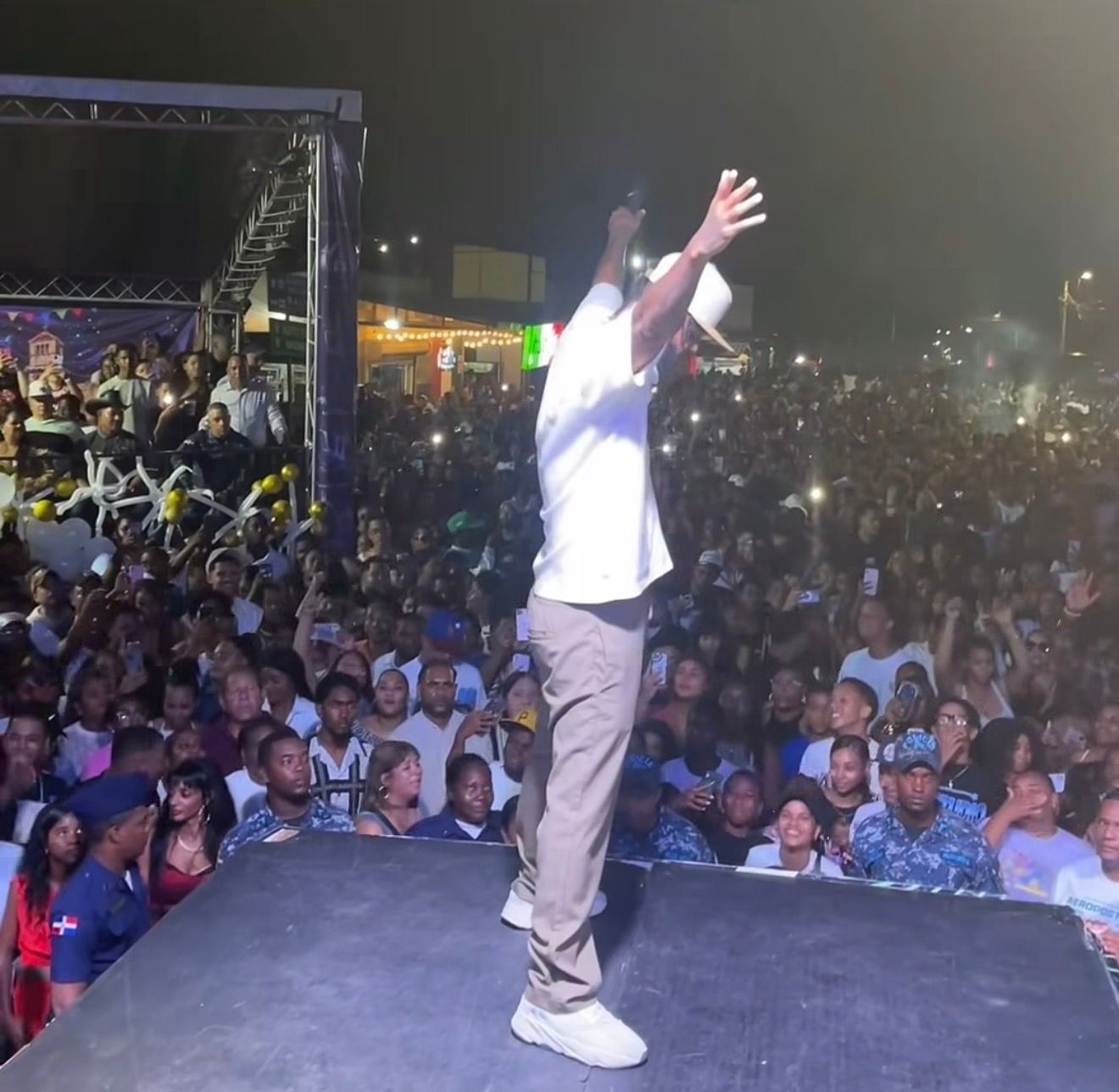 Lápiz Conciente Responde a Críticas por Actuaciones en Fiestas Patronales