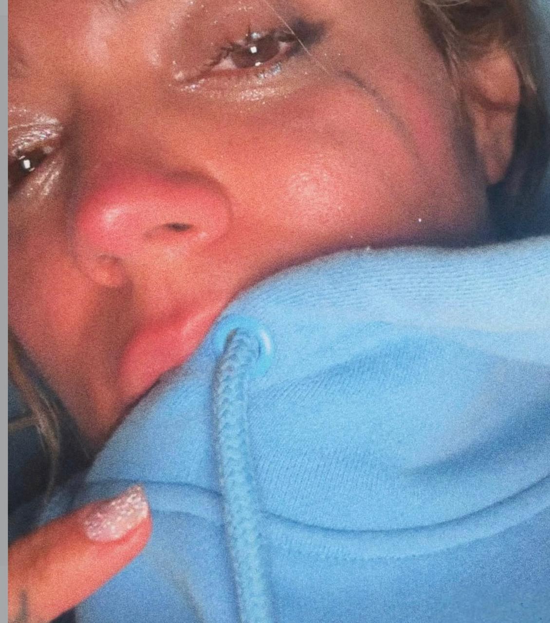Karol G Comparte Emotiva Imagen Llorando: ''Lloré lo que no está escrito''