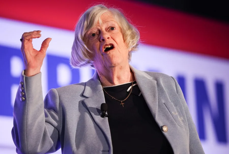 Liberan a Sospechoso en Caso de Asesinato de Exdiputada Británica Ann Widdecombe