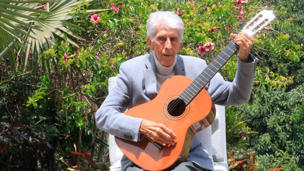 Fallece a los 91 años Héctor Ochoa, creador de la icónica canción «El camino de la vida»