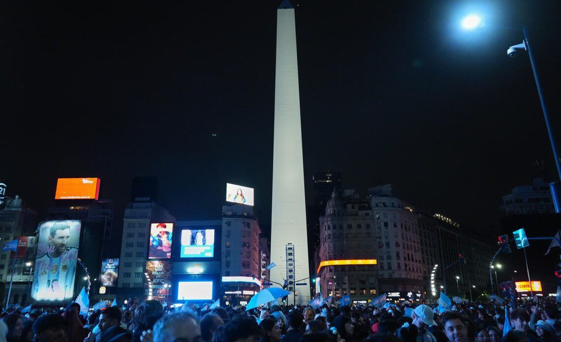 Tragedia en Argentina: Dos Fallecidos Durante el Partido y Celebraciones por el Triunfo Ante Suiza