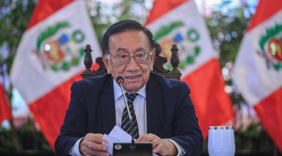 Presidente interino de Perú pide al Congreso aprobación de pensión vitalicia