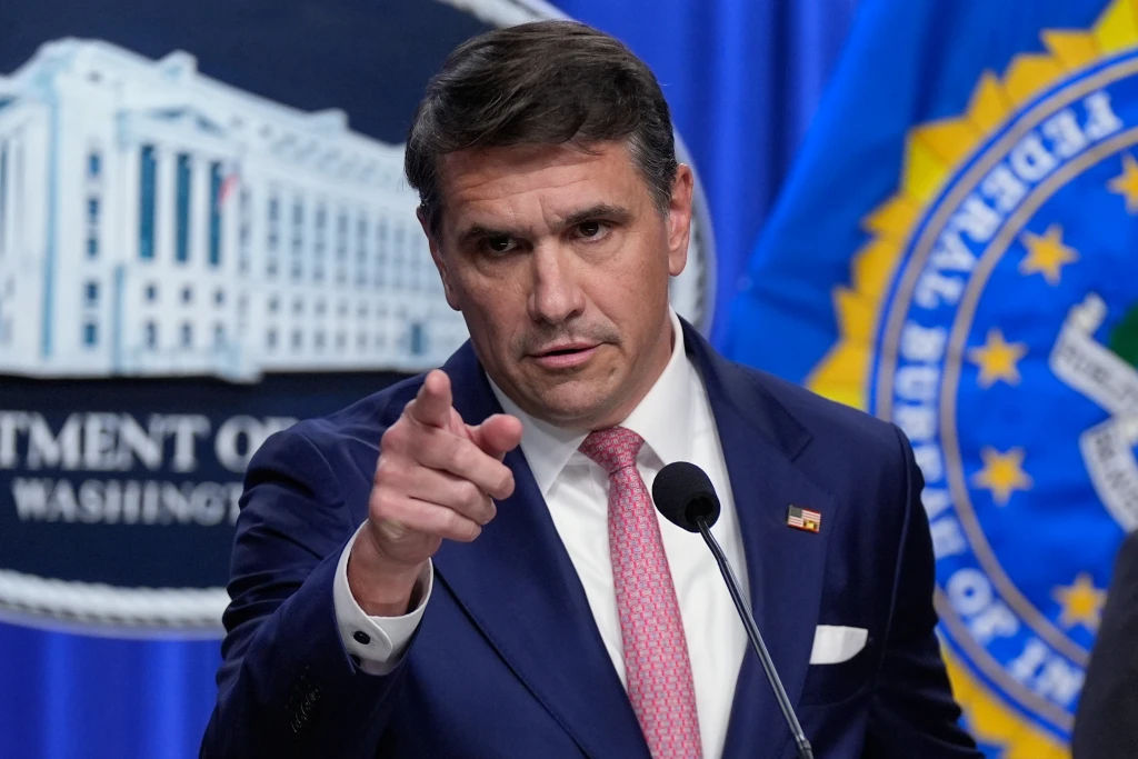 Candidato a Fiscal General de Trump Defiende Manejo del Caso Epstein