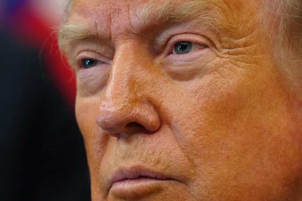 Inician la Producción de Monedas Conmemorativas de un Dólar con la Imagen de Donald Trump