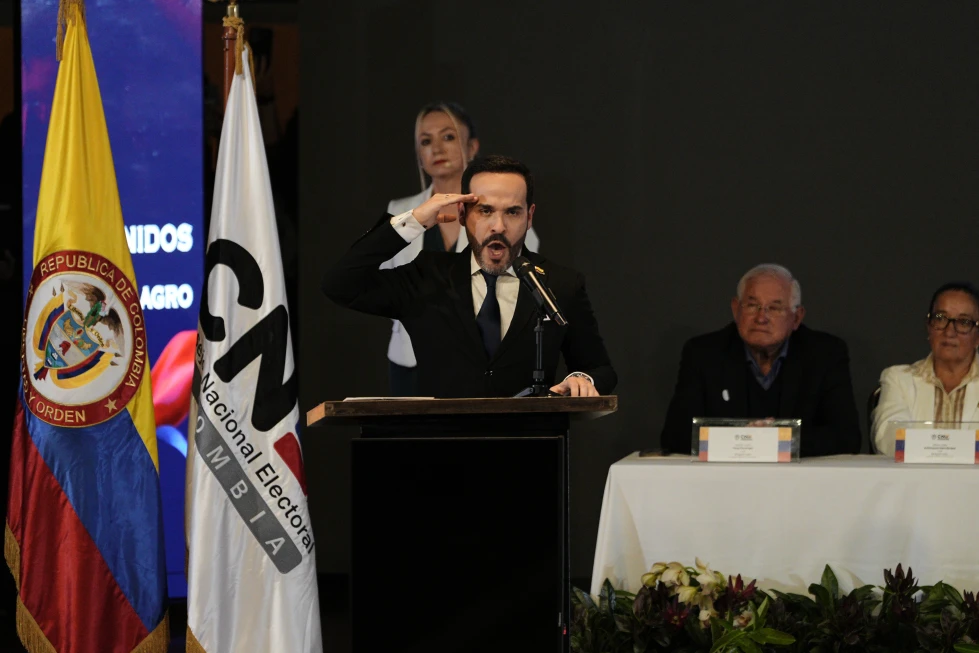 De la Espriella Interrumpe Transición Gubernamental; Petro Afirma que Continuará el Proceso