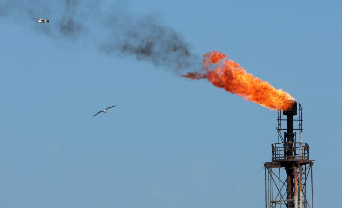 Petrolero con destino a Ucrania se incendia en el Mar Negro tras ataque con dron