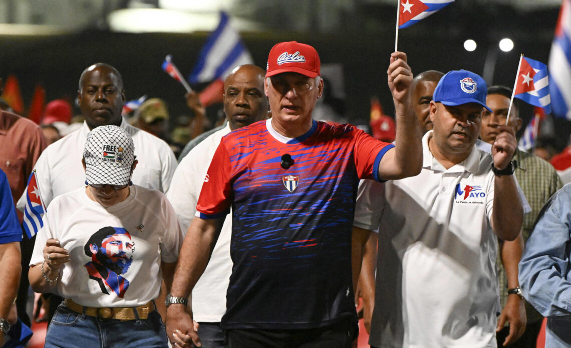 Presidente cubano acusa a EE.UU. de fabricar pretextos para una posible agresión