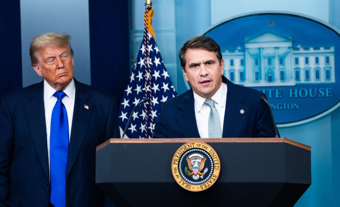 Trump Considera Retirar Temporalmente la Nominación de Todd Blanche para Fiscal General