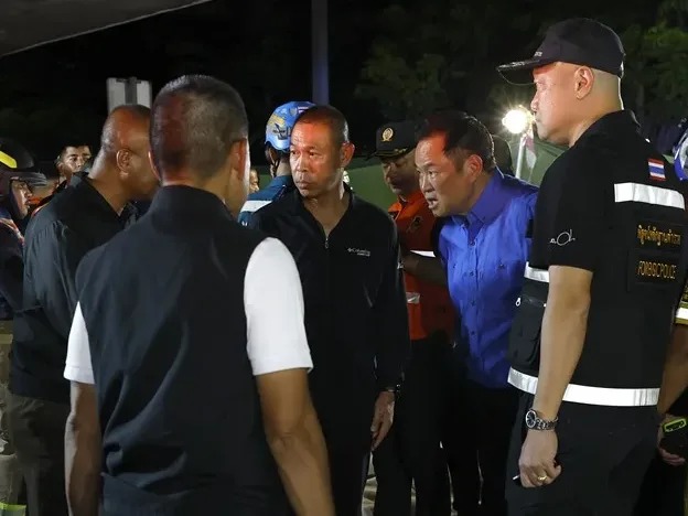 Trágico Incendio en Bar de Bangkok Deja 27 Fallecidos y Decenas de Heridos
