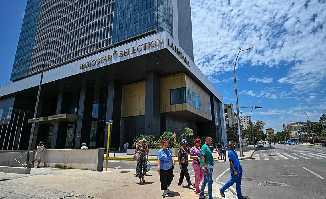 Cadenas Hoteleras Españolas Concluyen Operaciones en Cuba