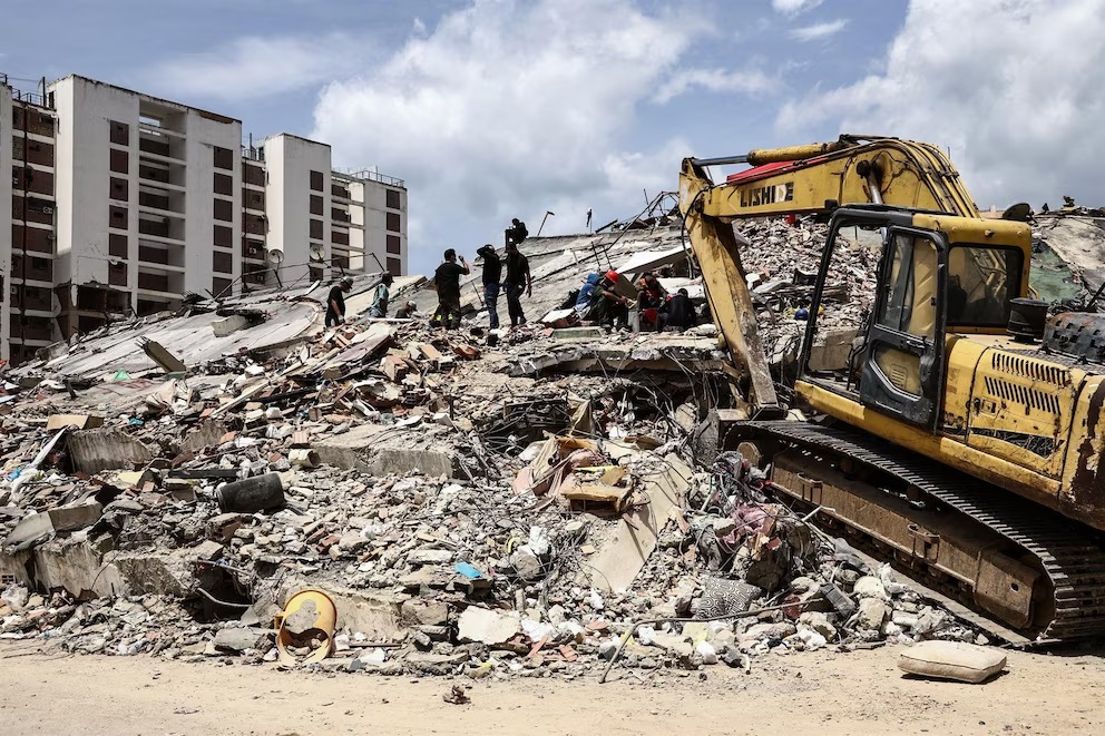 Ambientalista advierte sobre riesgos de crisis ambiental por vertido de escombros sísmicos en el mar de La Guaira