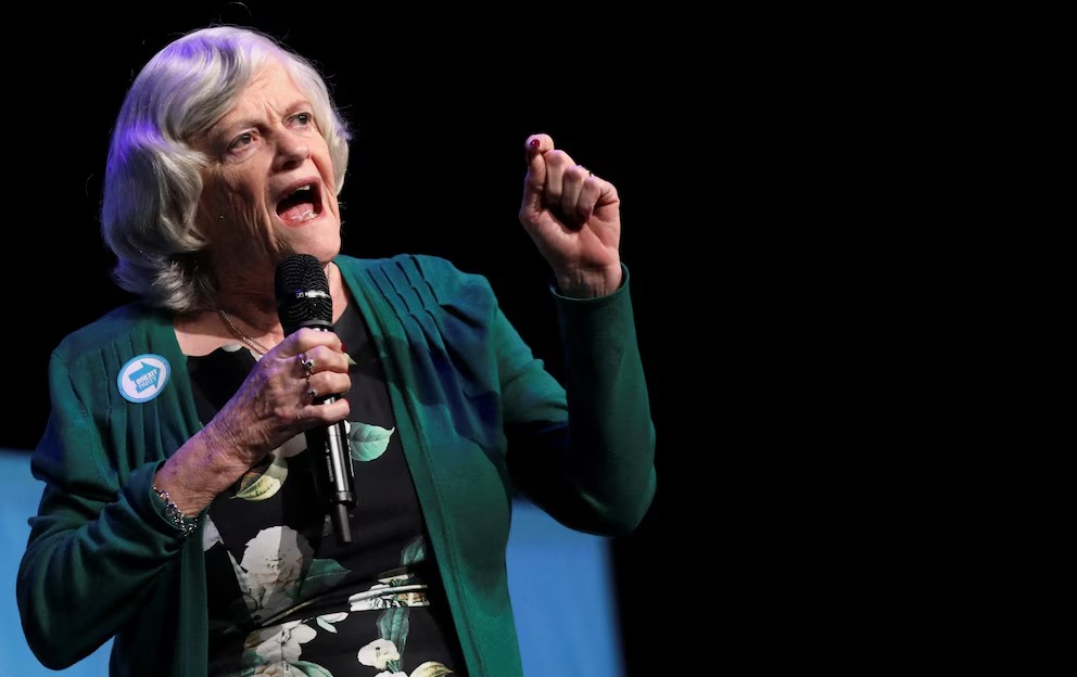 Investigan como homicidio el fallecimiento de la exministra británica Ann Widdecombe en su residencia
