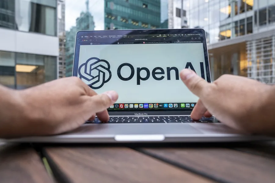Medios de EE. UU. Solicitan Sanciones Federales Contra OpenAI por Infracción de Derechos de Autor